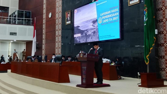 Kepala BPK RI Perwakilan Sumut Eydu Oktain Panjaitan di DPRD Sumut.