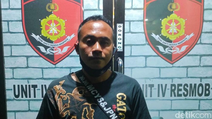 pelaku dan pakaian korban penusukan di Banyuwangi