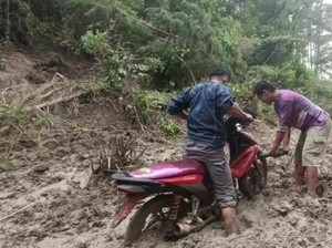 Poros Toraja-Mamasa Diterjang Longsor, Dua Kecamatan Terisolasi