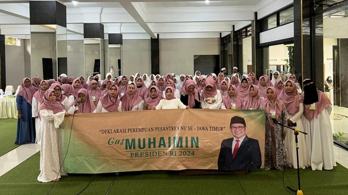 Perempuan Pesantren NU se-Jawa Timur memberikan dukungan kepada Ketua Umum Partai Kebangkitan Bangsa (PKB) Abdul Muhaimin Iskandar atau Cak Imin untuk maju sebagai capres 2024. Mereka berkomitmen Cak Imin untuk menjadi presiden pada Pemilu 2024.