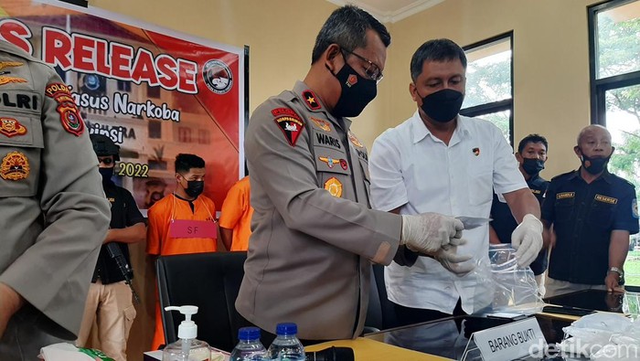 Polda Sultra mengamankan barang bukti 2,5 kg sabu.
