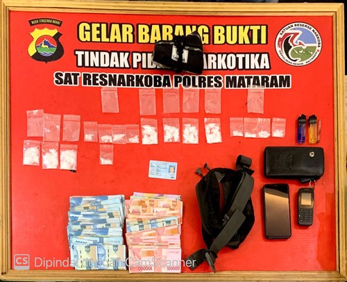 Polisi amankan barang bukti di lima terduga pelaku sabu di lima TKP berbeda di Mataram, Lombok Tengah dan Lombok Barat