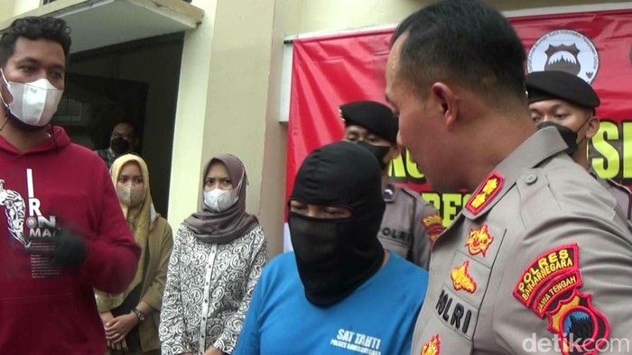 Polres Banjarnegara jumpa pers kasus ayah perkosa anak tiri, Jumat (27/5/2022).