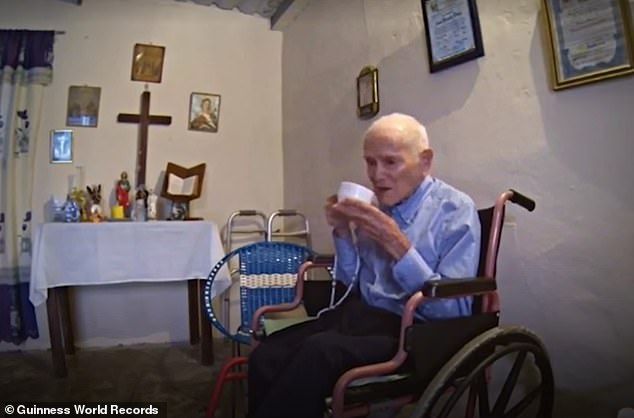 Porez Mora pria usia 113 tahun