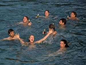 Mau Berenang di Perairan Terbuka? Waspadai Dulu Bahayanya