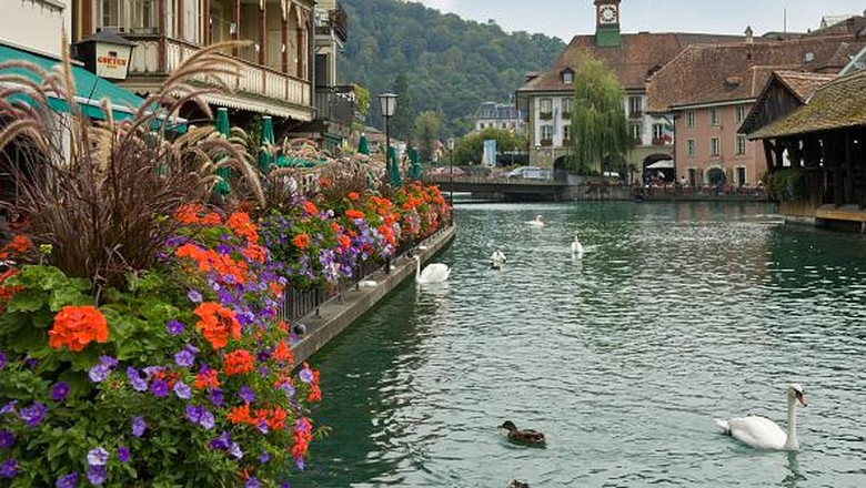 Little town and aare river. thun. Switzerland. (Photo by: Bluered/REDA&CO/Universal Images Group via Getty Images)