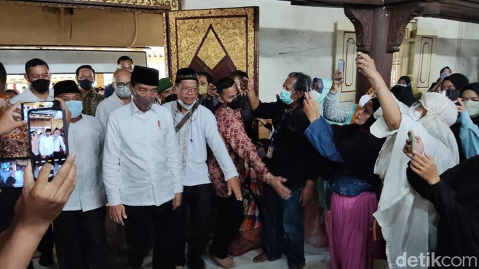 Presiden Jokowi melayat Buya Syafii Maarif di Masjid Gede Kauman, Kota Jogja, Jumat (27/5/2022).