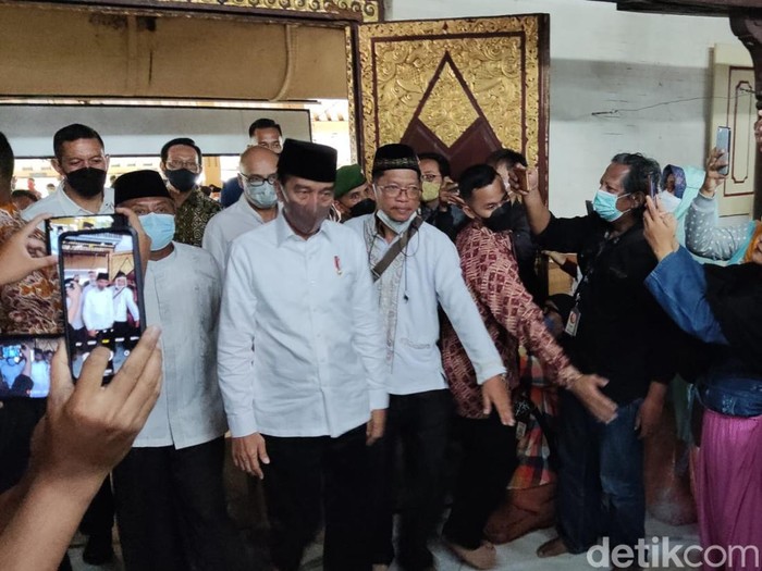 Presiden Jokowi melayat Buya Syafii Maarif di Masjid Gede Kauman, Kota Jogja, Jumat (27/5/2022).