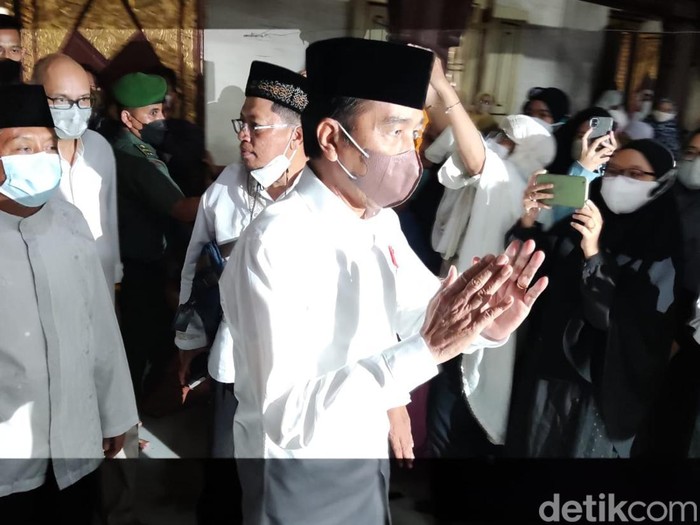 Presiden Jokowi melayat Buya Syafii Maarif di Masjid Gede Kauman, Kota Jogja, Jumat (27/5/2022).