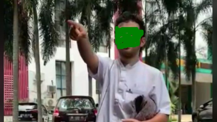 Pria dengan sindrom Asperger di kampus USU.