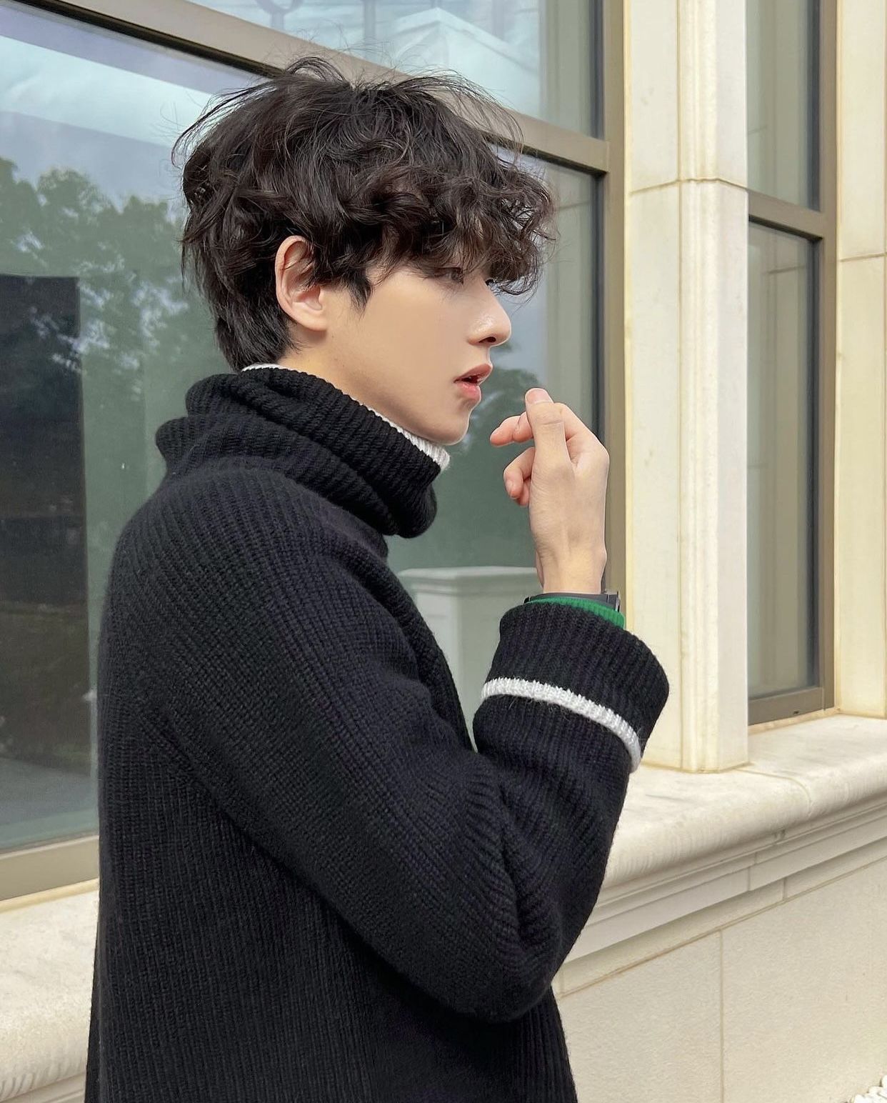 Pria mirip V BTS bantah pergi dengan Jennie BLACKPINK