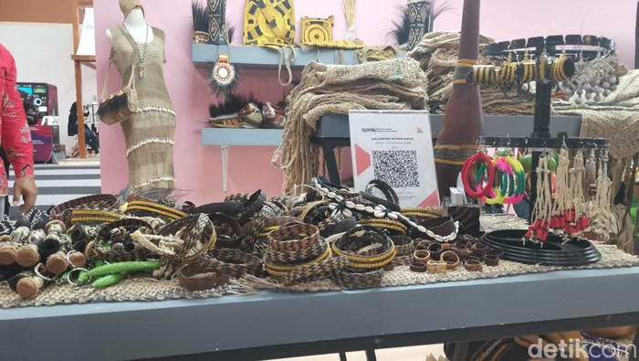 Produk UMKM Papua Sanggar Noken Ania di Karya Kreatif Indonesia (KKI), JCC