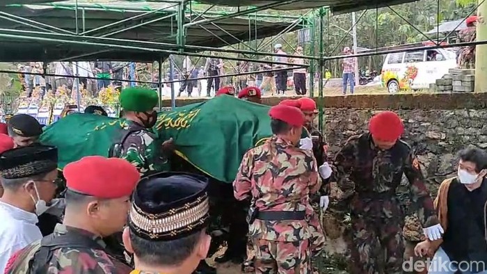 Proses pemakaman Buya Syafii Maarif di Makam Husnul Khotimah, Kulon Progo, JUmat (27/5/2022).