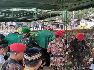Mendung Mengiringi Pemakaman Buya Syafii Maarif di Kulon Progo