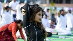 Yoga sudah menjadi salah satu olahraga yang digemari warga India. Di India tak jarang dibuka latihan massal yang melibatkan ribuan orang.