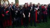 Ribuan Vampir Berkumpul di Inggris untuk Pecahkan Rekor Dunia