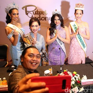 Foto: Pesona 3 Ratu Dunia Jelang Malam Puncak Puteri Indonesia 2022