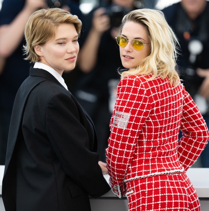 Serasi Banget! Pose Kristen Stewart dan Lea Seydoux di Cannes CANNES, FRANCE - MAY 24: Lea Seydoux and Kristen Stewart attend the photocall for