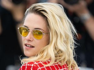 Video Kristen Stewart Debut Jadi Sutradara di Cannes: Sangat Bahagia