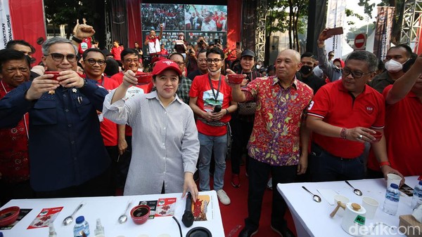 Ketua DPR Puan Maharani mengajak kader PDI Perjuangan (PDIP) se-Indonesia untuk bahu membahu menjadikan Indonesia sebagai juara kopi dunia.