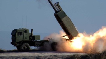 Dilaporkan, lusinan gudang amunisi dan bahan bakar Rusia dihancurkan beberapa waktu belakangan, terutama dengan HIMARS. Tak hanya itu, tak sedikit pimpinan militer Rusia juga diklaim tewas. Foto: Wikipedia