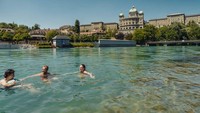 Saat Aare mengalir ke utara melewati Meiringen, sungai membelah Ngarai Aare yang indah. Setelah berbelok ke barat, ia meluas ke Danau Brienz yang glasial (Foto: CNN)