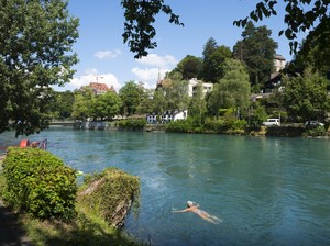 Sungai Aare Cantik dengan Airnya yang Biru dan Kualitas Sangat Baik