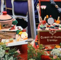 Walaupun hanya dirayakan di rumah dan bersama keluarga, namun sang bunda, Ala Alatas tak mau setengah-setengah. Ia telah mendekorasi rumahnya itu sedemikian rupa dan menyiapkan 3 kue ulang tahun untuk anak-anaknya. Foto: YouTube/Tasya Farasya