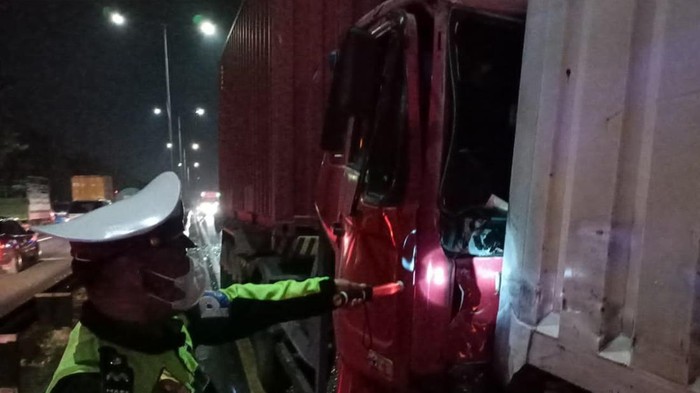Totolan kendaraan di Tol Surabaya-Porong