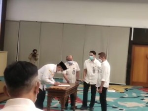 Viral Walkot Tangsel Lempar Pena Tak Fungsi Saat Pelantikan Pejabat