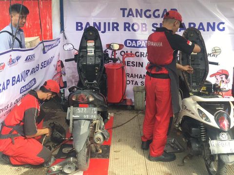 Yamaha DDS 3 Semarang gelar service dan oli gratis untuk korban banjir rob.