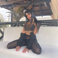 Diakui Yasmina jika dalam sebulan, ia bisa mendapatkan lebih dari £20 ribu atau sekitar Rp 366 jutaan. Dilansir Dailystar, dalam setahun ia bisa menghabiskan £250 ribu atau sekitar Rp 4,5 miliaran. Tak heran, jika Yasmina kini sudah bisa membeli rumah.Foto: Instagram Yasmina Khan