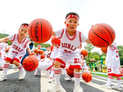 Gemasnya Anak-anak di China Saat Main Basket