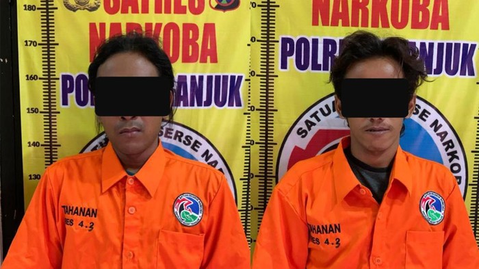 2 pemuda penjual pil koplo di Nganjuk