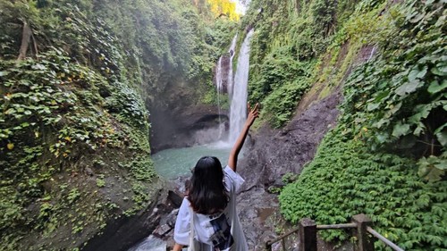 Air terjun Aling-aling di Desa Sambangan, Kecamatan Sukasada, Kabupaten Buleleng, Bali.