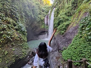 Healing di Air Terjun Aling-aling Sambangan Buleleng