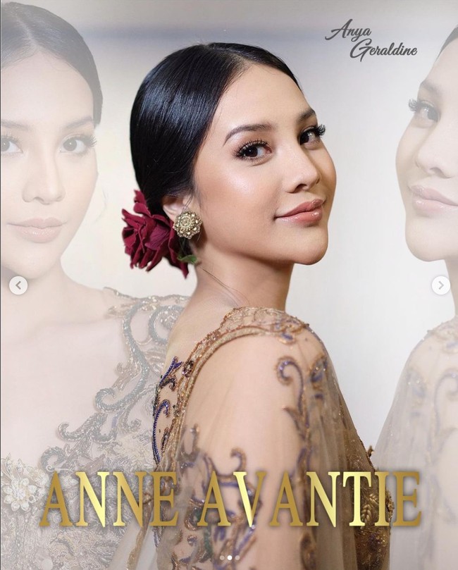 Kebaya yang dikenakan oleh Anya Geraldine itu merupakan karya desainer Anne Avantie. Dengan pulasan makeup natural glowing dan rambut yang dikonde ke belakang, penampilan Anya terlihat anggun dan memukau. Foto: Instagram/@anneavantieheart