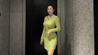 Di video tersebut, Aura Kasih mengomentari Nagita Slavina yang ketika itu baru menjadi pasangan Raffi Ahmad. Foto: Instagram Aura Kasih