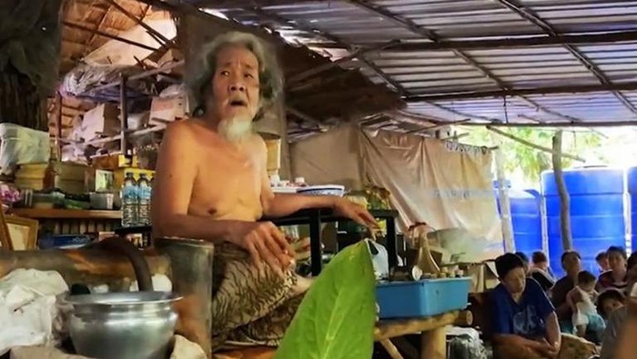 Bahaya! Sekte Aneh di Thailand Ini Wajibkan Anggotanya Makan Feses Sang Ketua