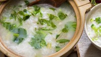 Resep bubur ini cocok buat pencinta sayuran. Mengonsumsinya juga bisa menambah stamina. Rasanya enak karena dibuat dengan campuran jahe dan bawang putih. Yuk intip cara bikin bubur sayuran komplet. Foto: iStock 