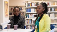 Aktivis iklim Vanessa Nakate dari Uganda dan Elizabeth Wahuti dari Kenya juga memberikan pendapatnya. REUTERS/Arnd Wiegmann