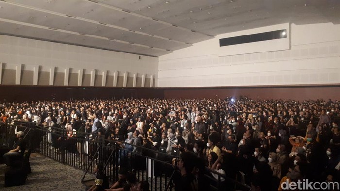 Surabaya menjadi kota pembuka dalam Anniversary Tour 30 Years of Dewa 19. Konser Dewa di kota kelahiran digelar di Grand City Surabaya.