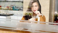 Ada banyak momen romantisnya. Salah satunya dalam acara baby shower pada kelahiran anak pertamanya dulu. Foto: Instagram