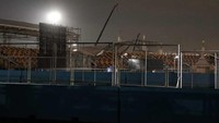 Dari salah satu foto yang beredar, terlihat atap tribun warna putih Formula E rusak. Atap jatuh ke tribun dan sejumlah sisi sirkuit Formula E.