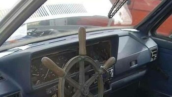 Jadi kita bawa mobil atau kapal? Foto: Boredpanda