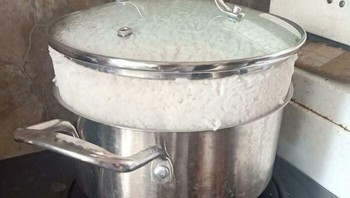 Kok bisa tidak meluber ya nasinya. Foto: Boredpanda