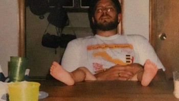 Hiii, kakinya kecil tapi badannya besar. Foto: Boredpanda