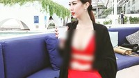 Tetapi ketika berada di negara dengan iklim tropis, dirinya lebih senang menikmati minuman yang menyegarkan. Salah satunya saat memesan minuman dingin di Bali. Foto: Instagram/jesica.je