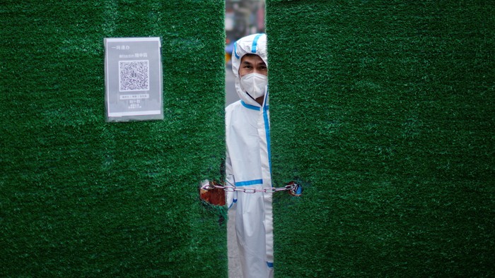 A man rides a bicycle at a main shopping area during lockdown, amid the coronavirus disease (COVID-19) pandemic, in Shanghai, China, May 26, 2022. REUTERS/Aly Song