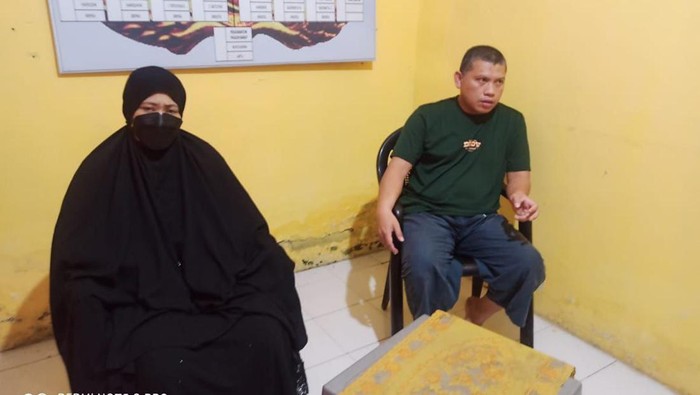 Pencarian terhadap dokter Faisal telah membuahkan hasil. Pria tersebut ditemukan di sebuah kamar penginapan bersama seorang wanita.